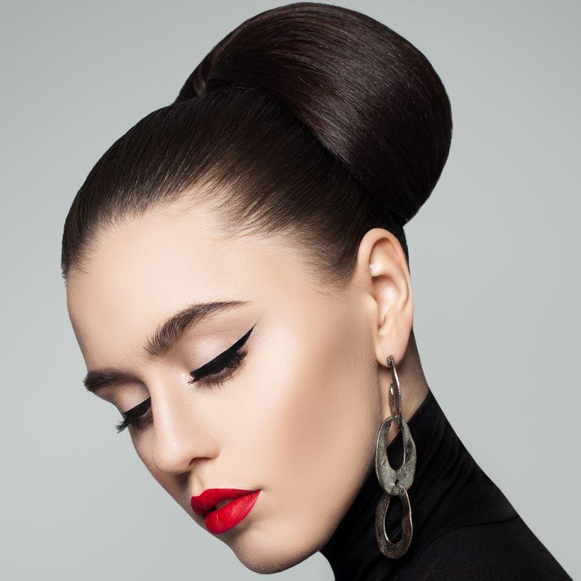 1960s red lip mod makeup