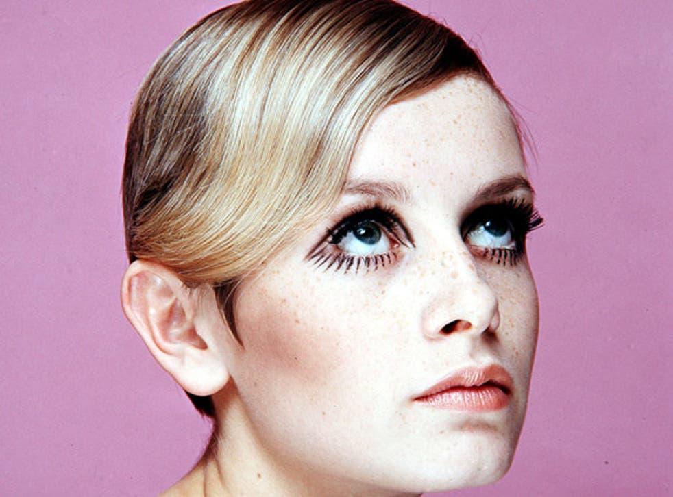 Twiggy inspired bold mascara lashes