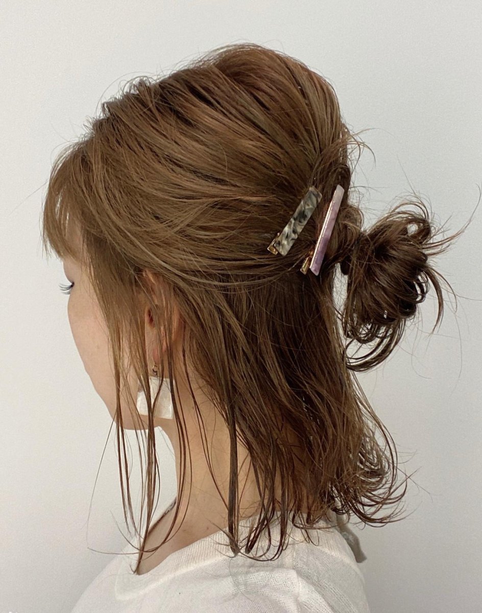 Casual hairstyle with accessories