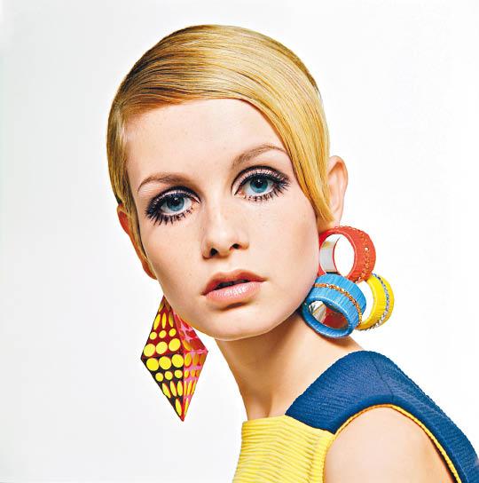 Complete 1960s mod makeup look