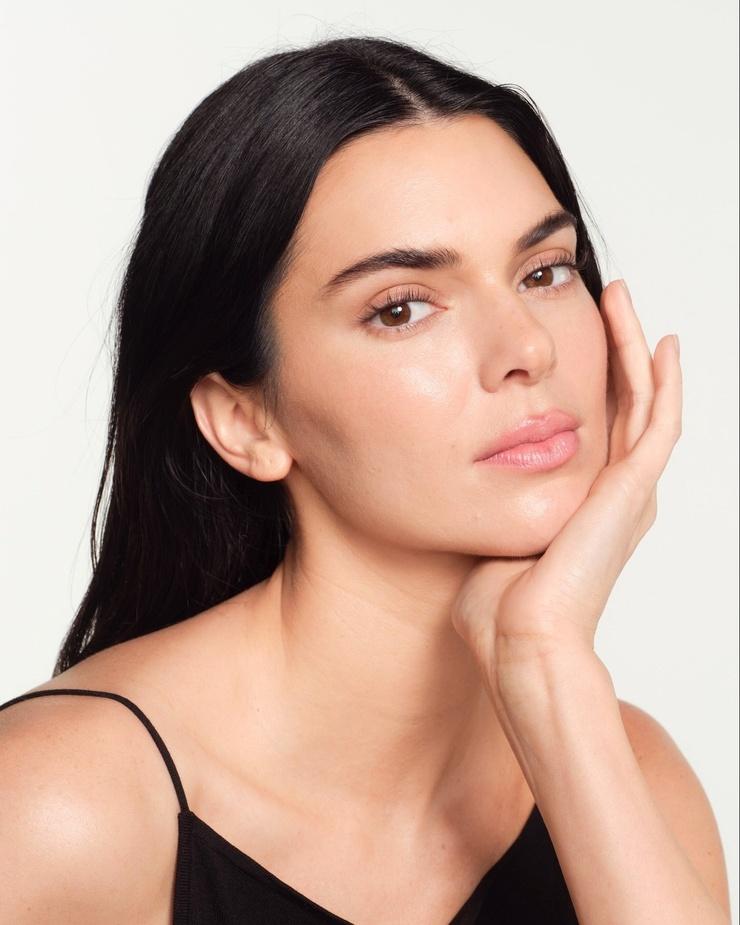 Kendall Jenner minimalist natural makeup look