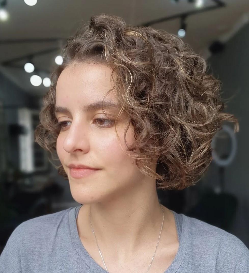 Curly hairstyle for thin hair
