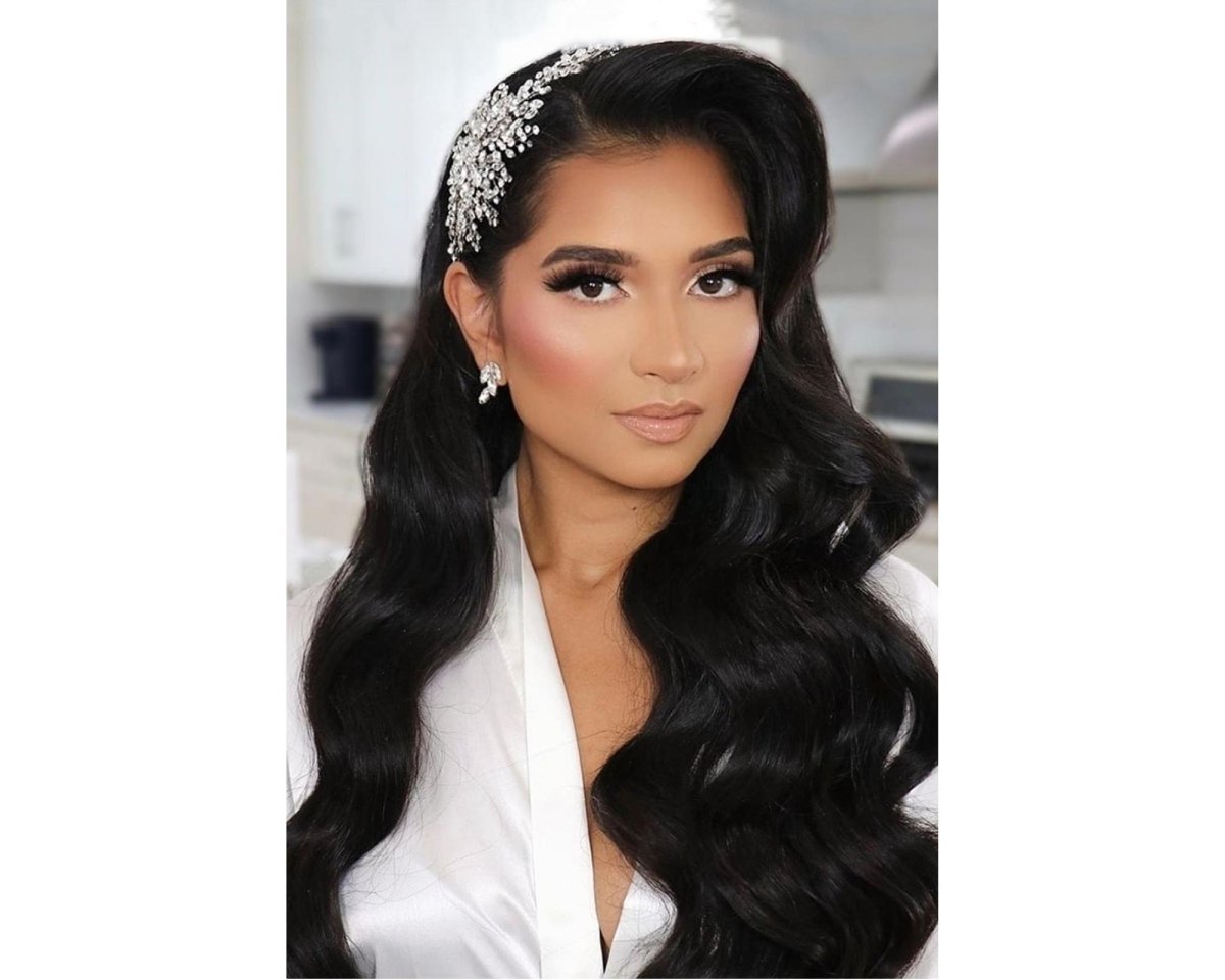 Dark waves with hair accessories