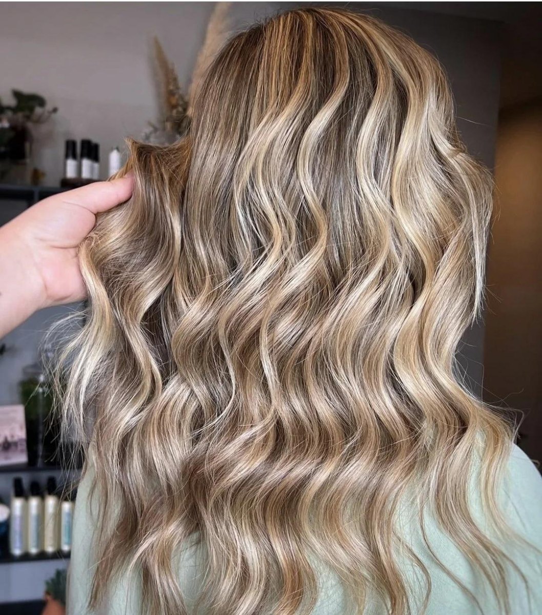 Dimensional blonde hair colour