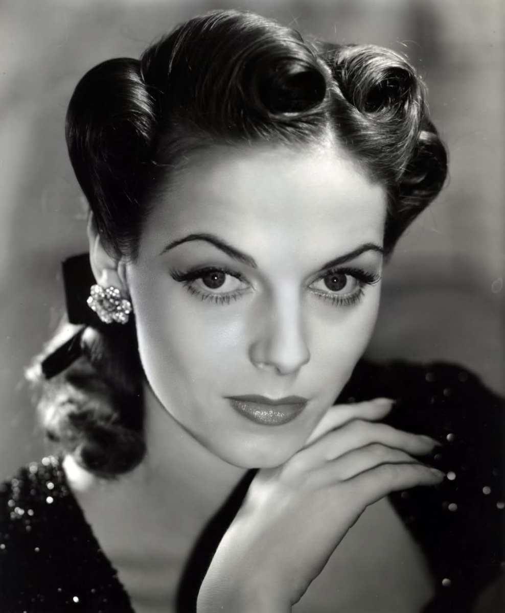Elegant arched brows vintage Hollywood makeup