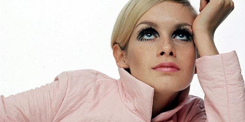 False eyelashes 1960s beauty