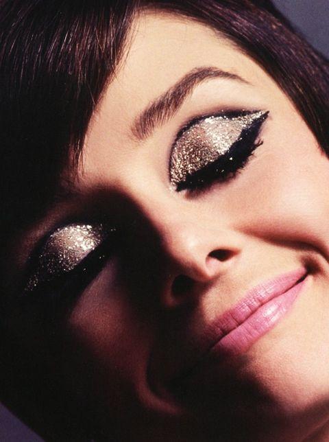Glitter accent 60s cut crease look