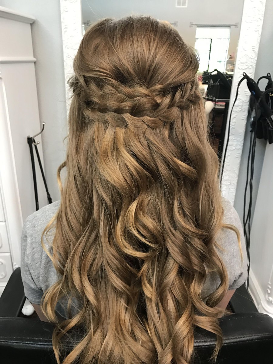 Geflochtene Frisuren mit kunstvoller Hochstecktechnik
