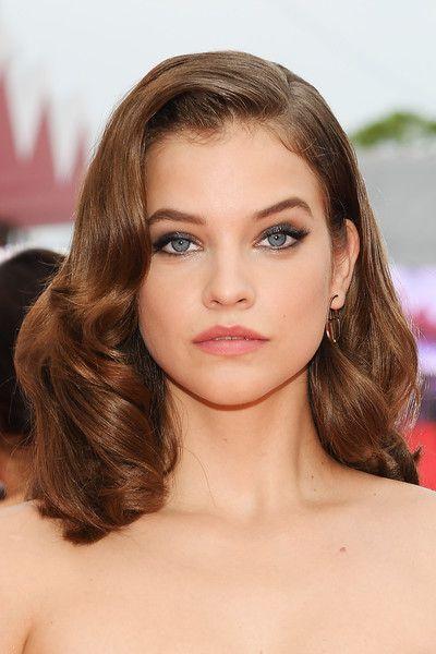 Warm blonde deep side part old hollywood waves