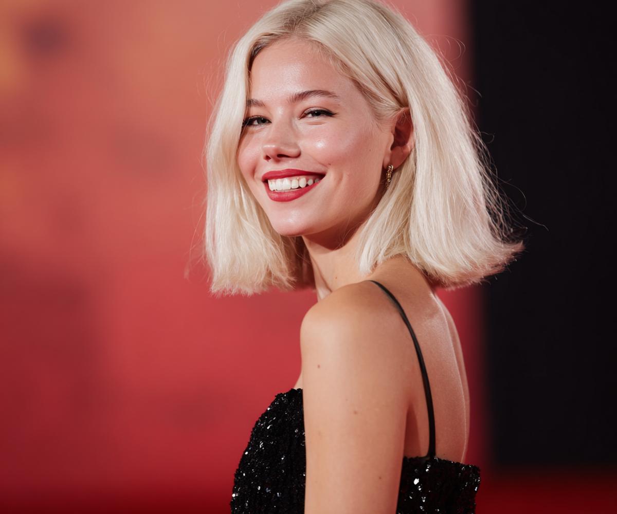 Short Blunt Platinum Blonde Bob