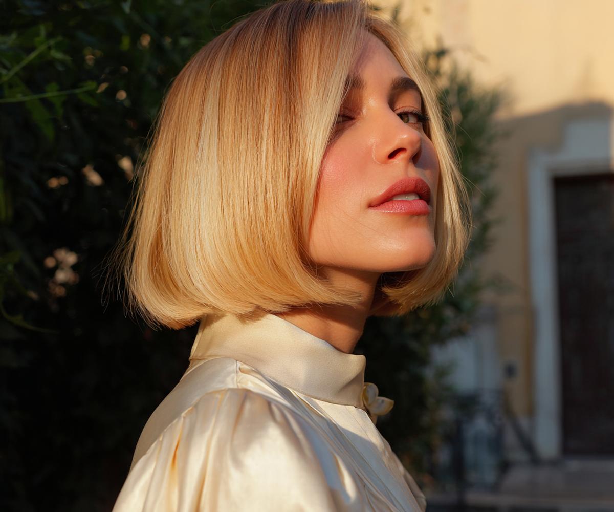 Chin-Length Blonde Bob Side Part