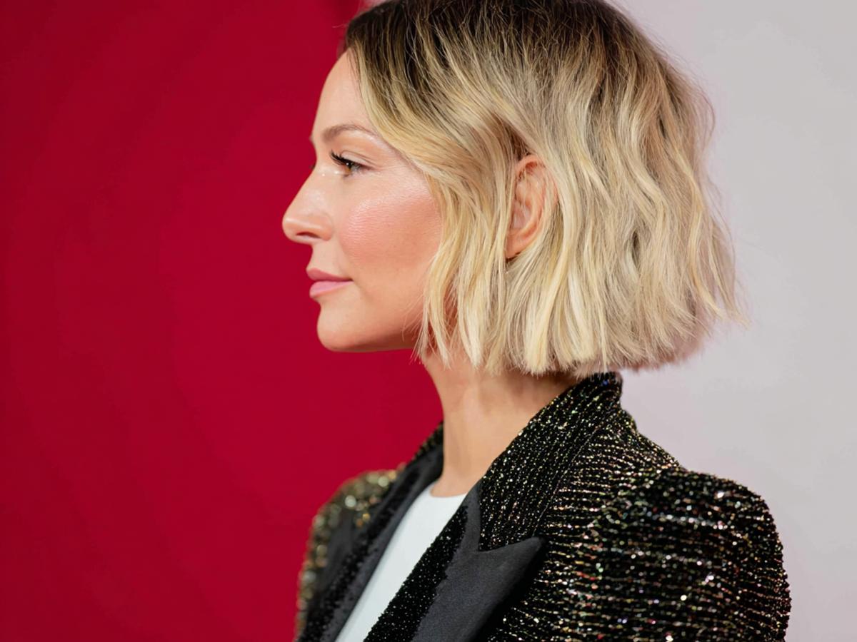 Wavy Blonde Bob Dark Roots