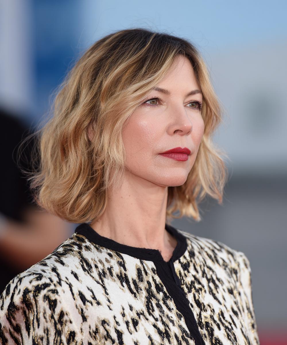 Wavy Blonde Bob With Lowlights