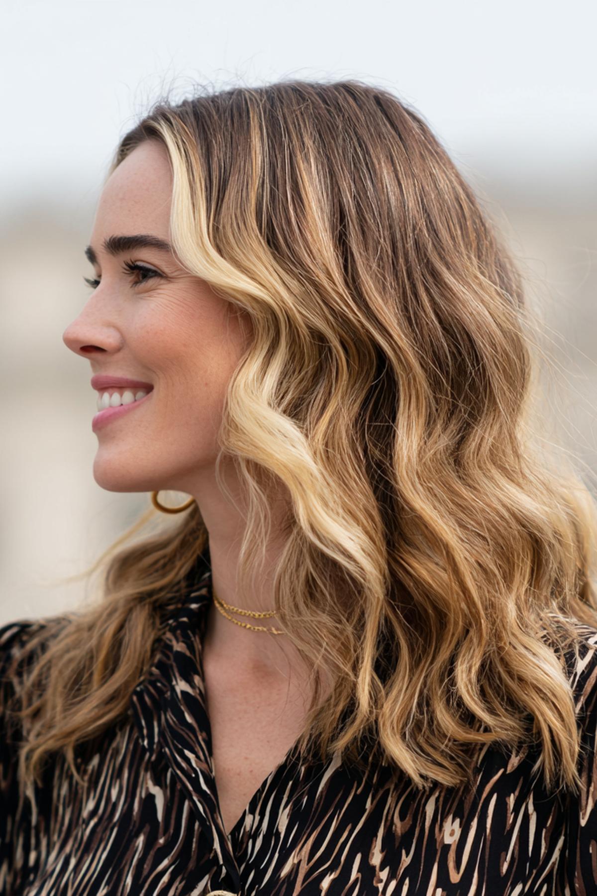 Long Wavy Blonde With Lowlights