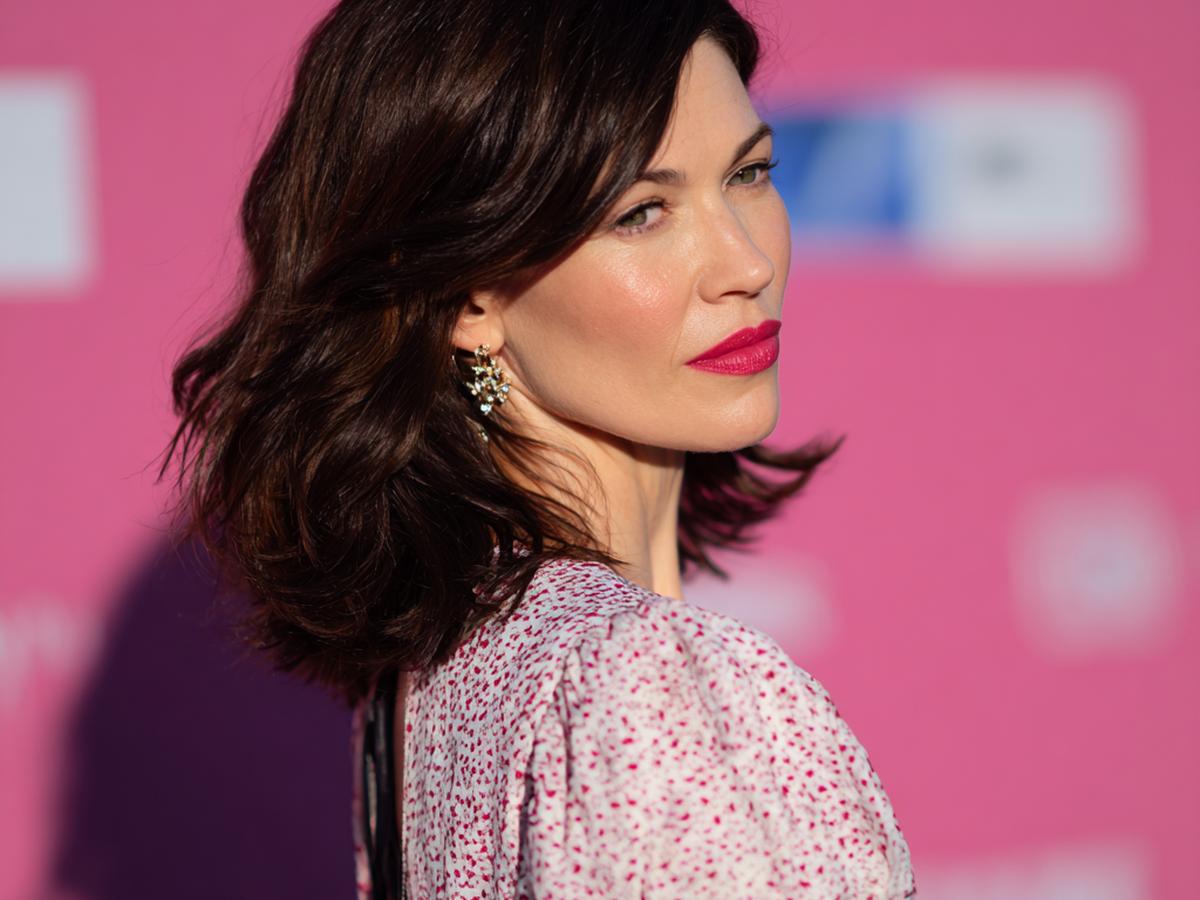 Dark Brunette Shoulder Length Waves