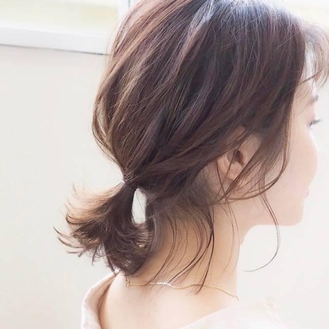 Low ponytail medium hair