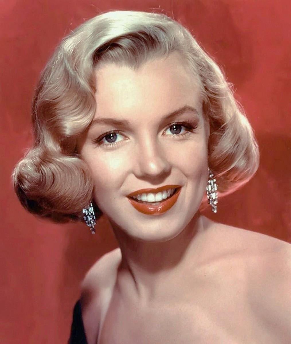 Marilyn Monroe blonde vintage waves