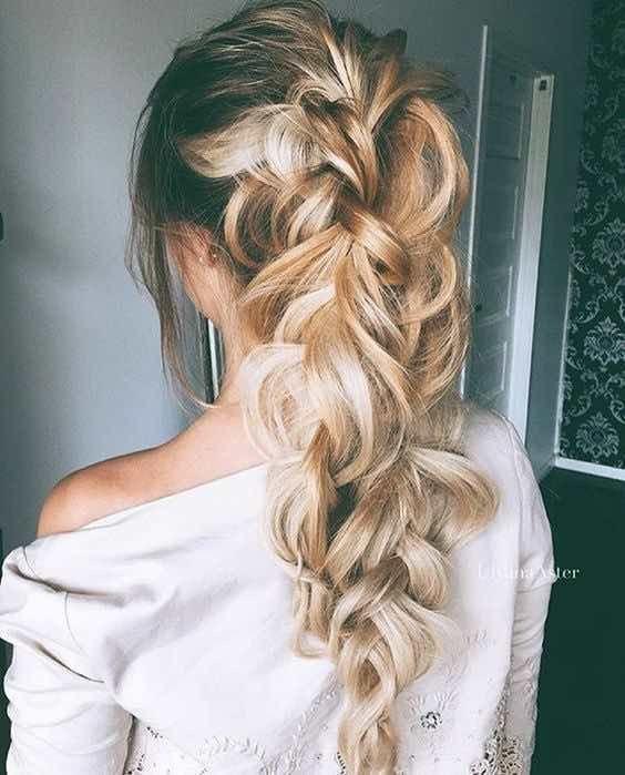 Geflochtene Frisuren mit kreativen Perlenakzenten
