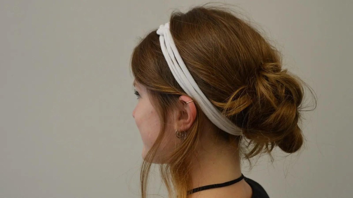 Messy bun with headband style
