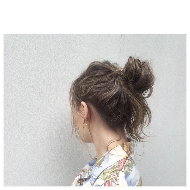 Messy loose bun everyday style