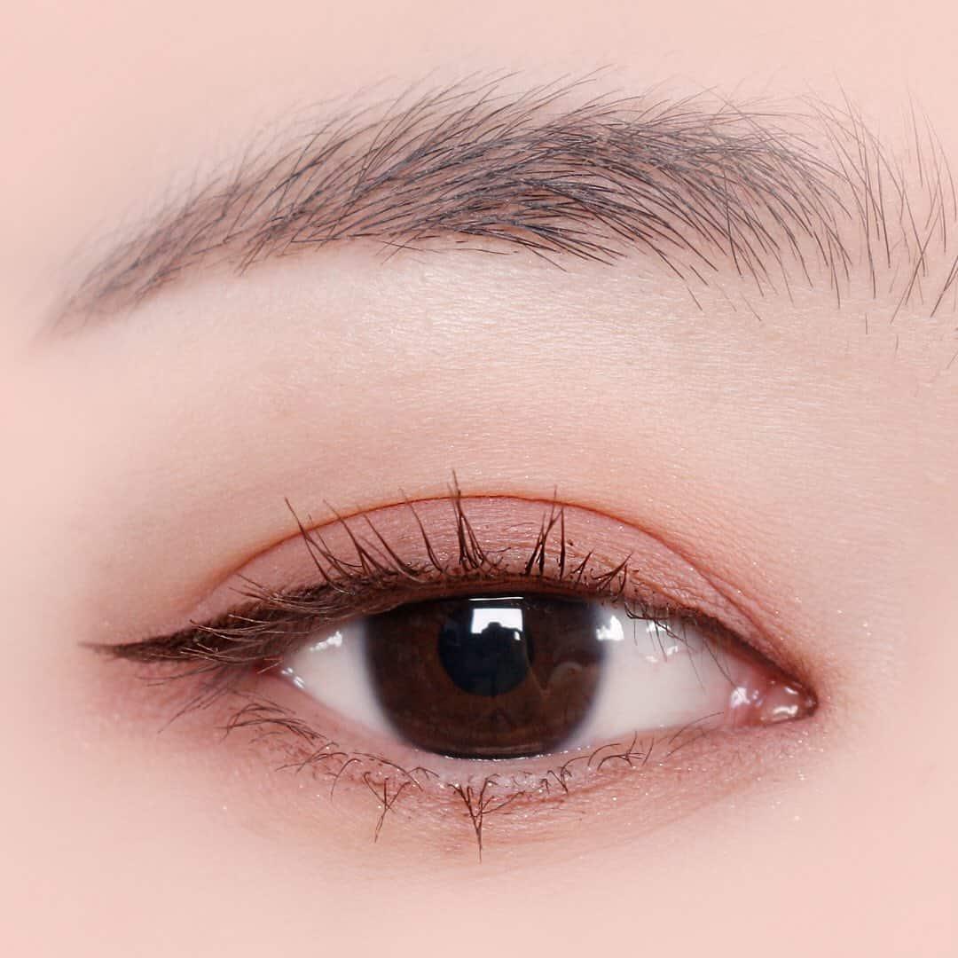 Wispy lashes and minimal eyeliner look