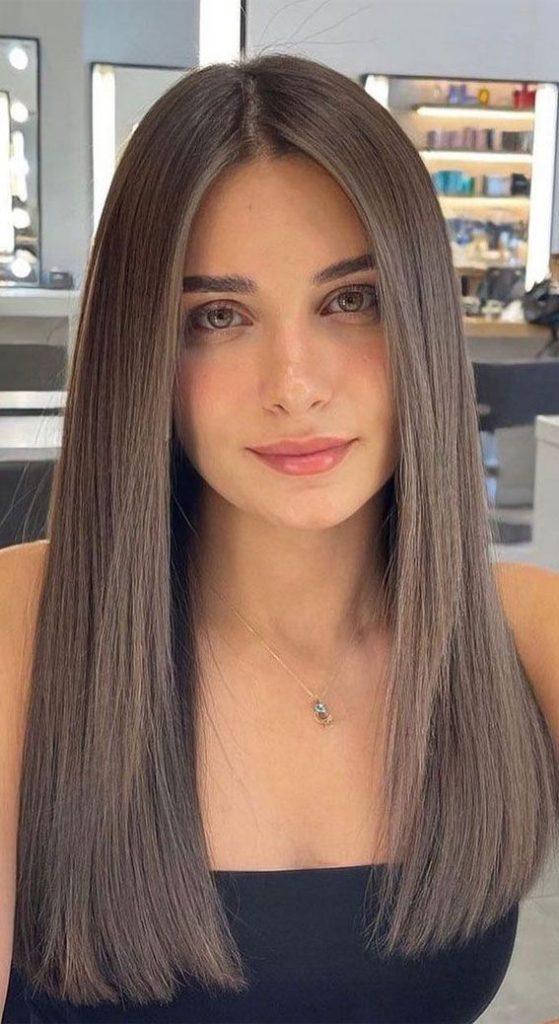 Minimalist straight hair look
