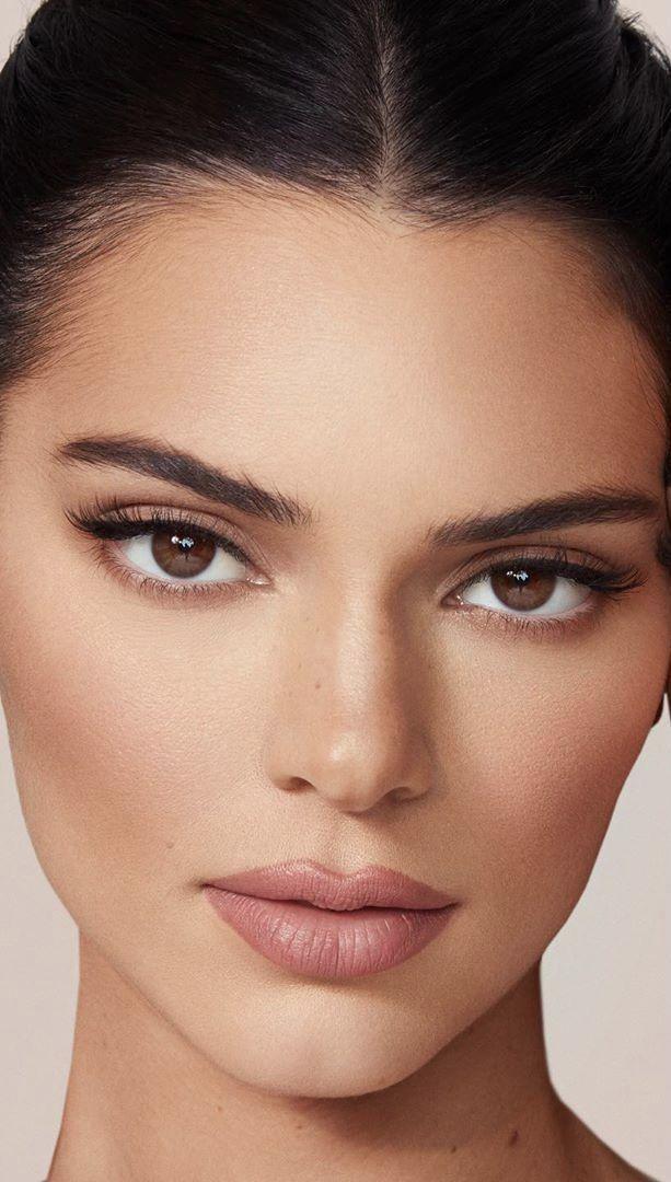 Kendall Jenner nude glossy lips