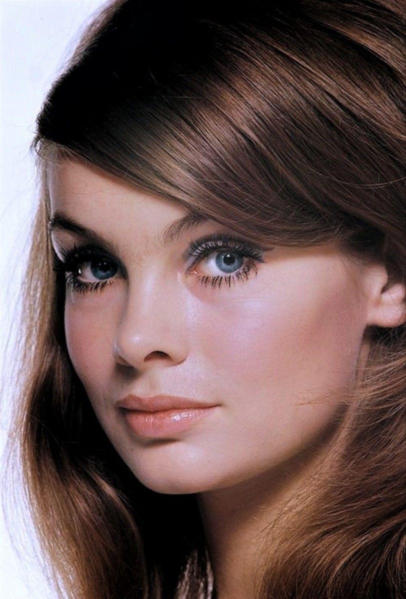 1960s pale nude lipstick makeup
