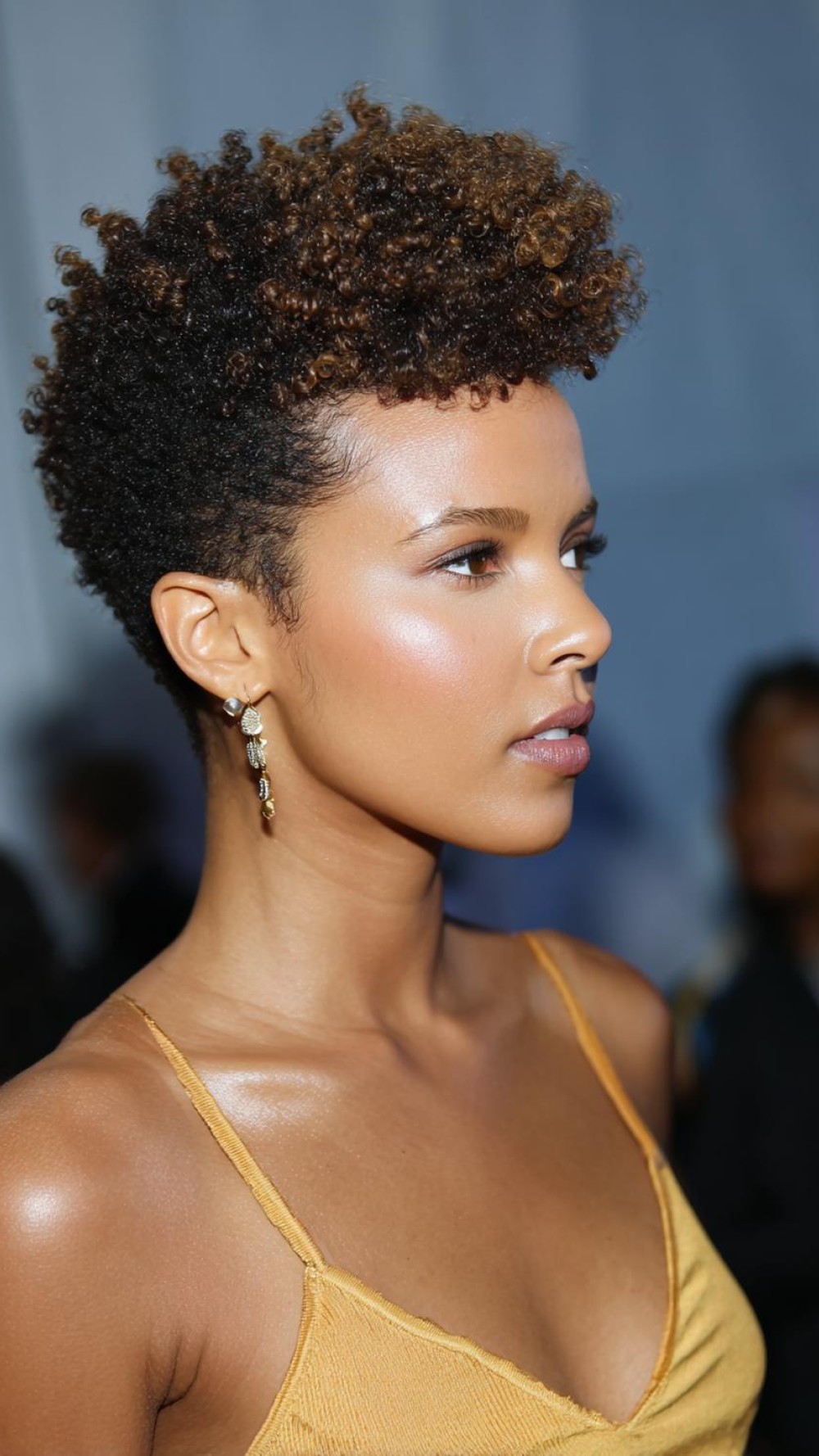 22 Modern Hairstyles with Luminous Shine