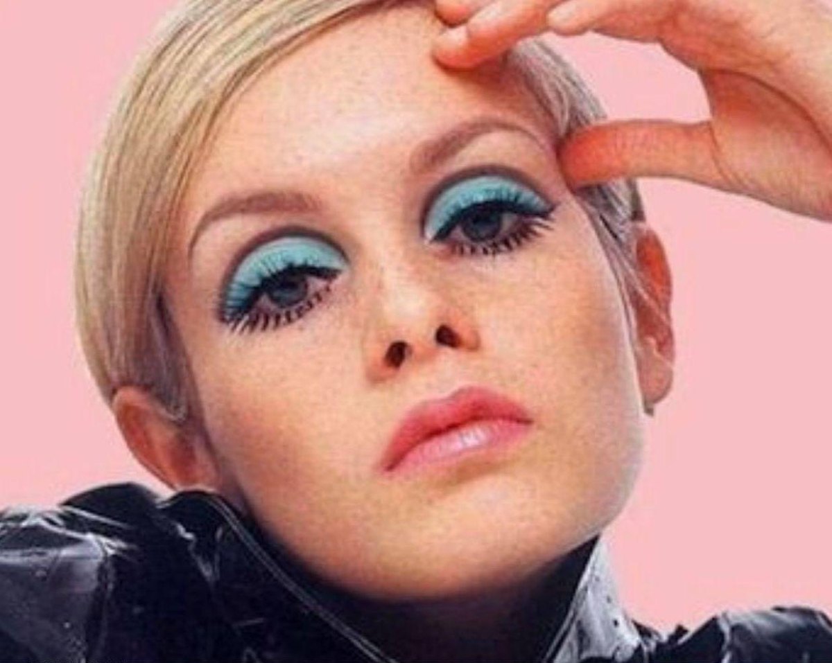 Pastel eyeshadow inspired by 1960s beauty