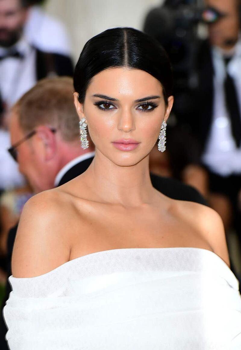 Kendall Jenner red carpet glam makeup