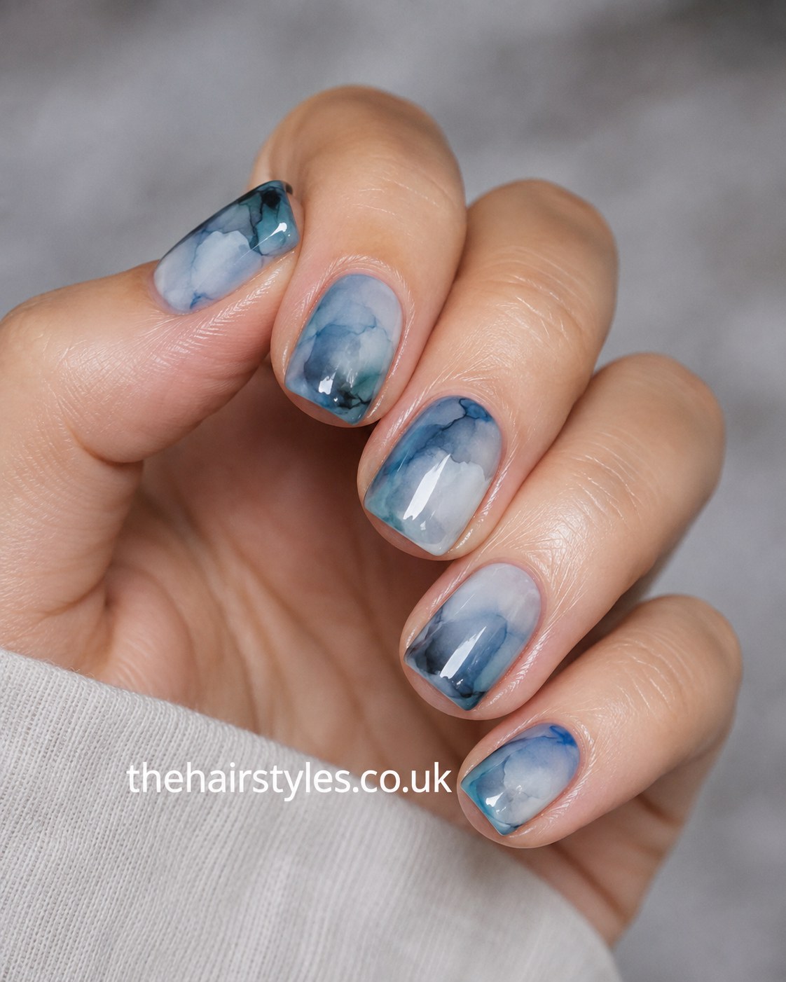 9 Short Natural Nail Designs That Actually Suit Real Hands