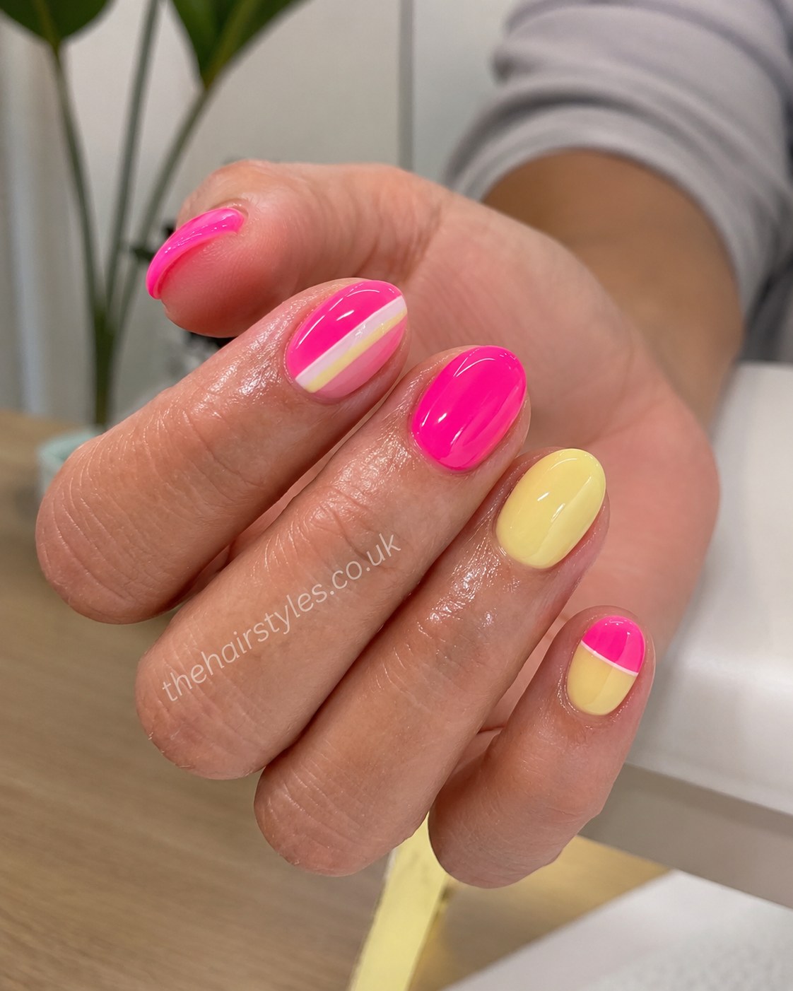 9 Short Natural Nail Designs That Actually Suit Real Hands