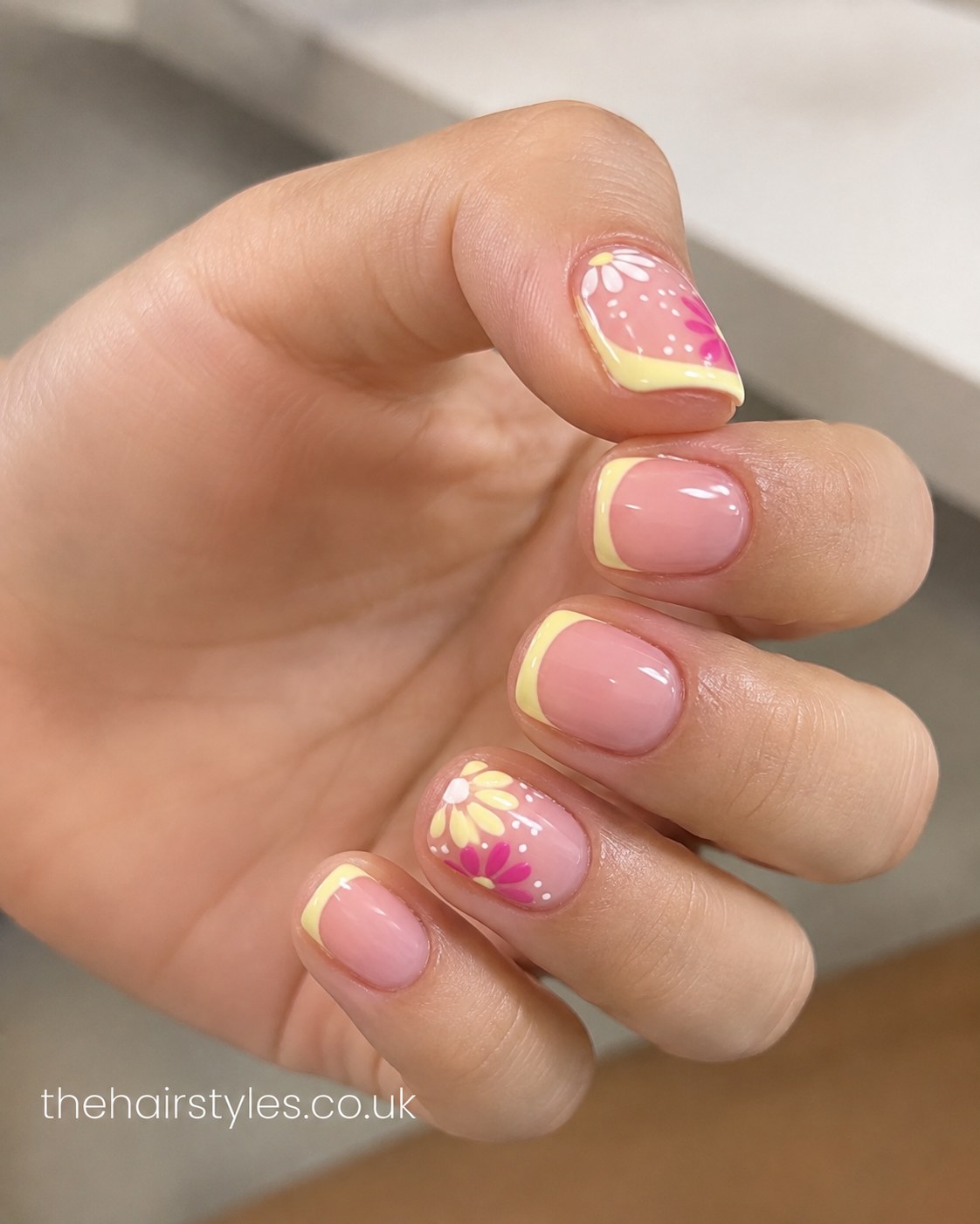 9 Short Natural Nail Designs That Actually Suit Real Hands