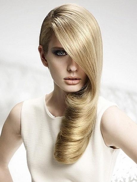 Side swept long hairstyle
