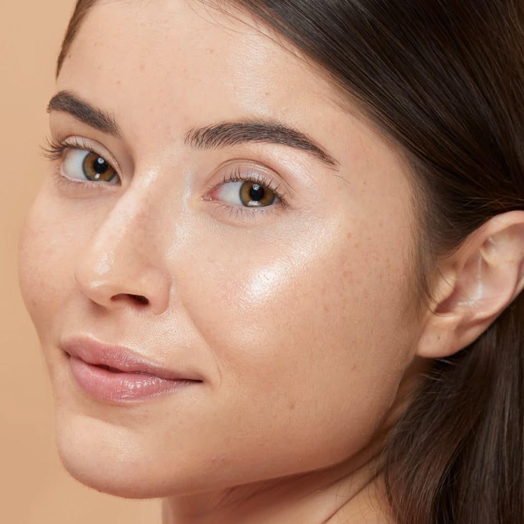 Dewy highlight natural makeup finish