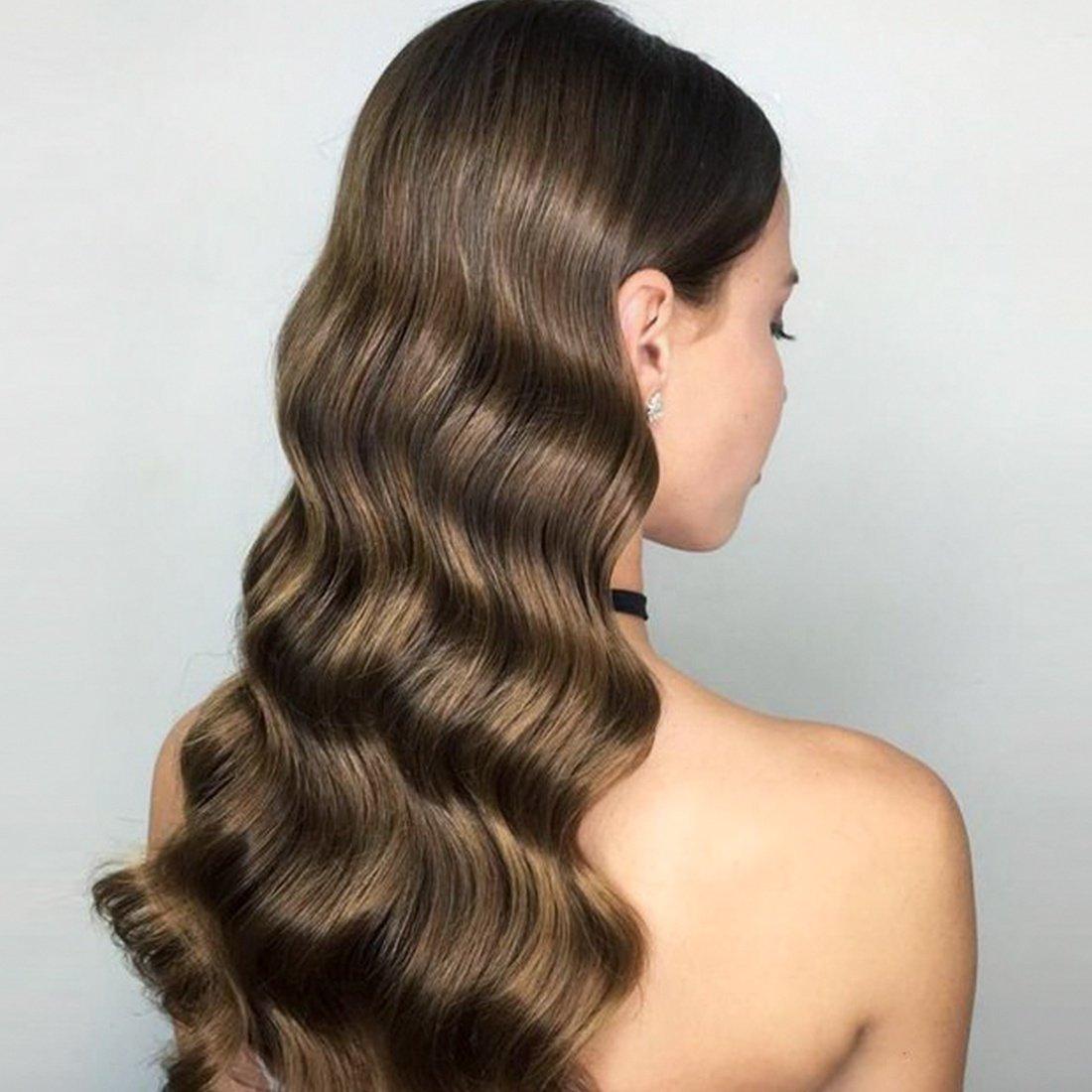 Soft S shaped brunette waves