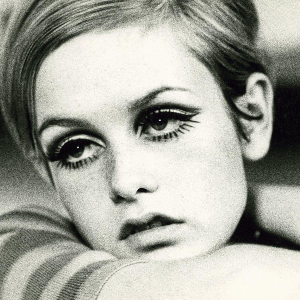 Twiggy inspired makeup with painted lower lashes