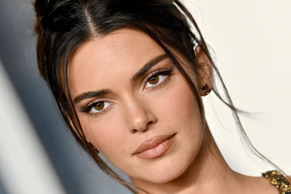 Kendall Jenner warm neutral eyeshadow