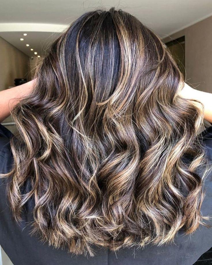 Highlighted wavy hair